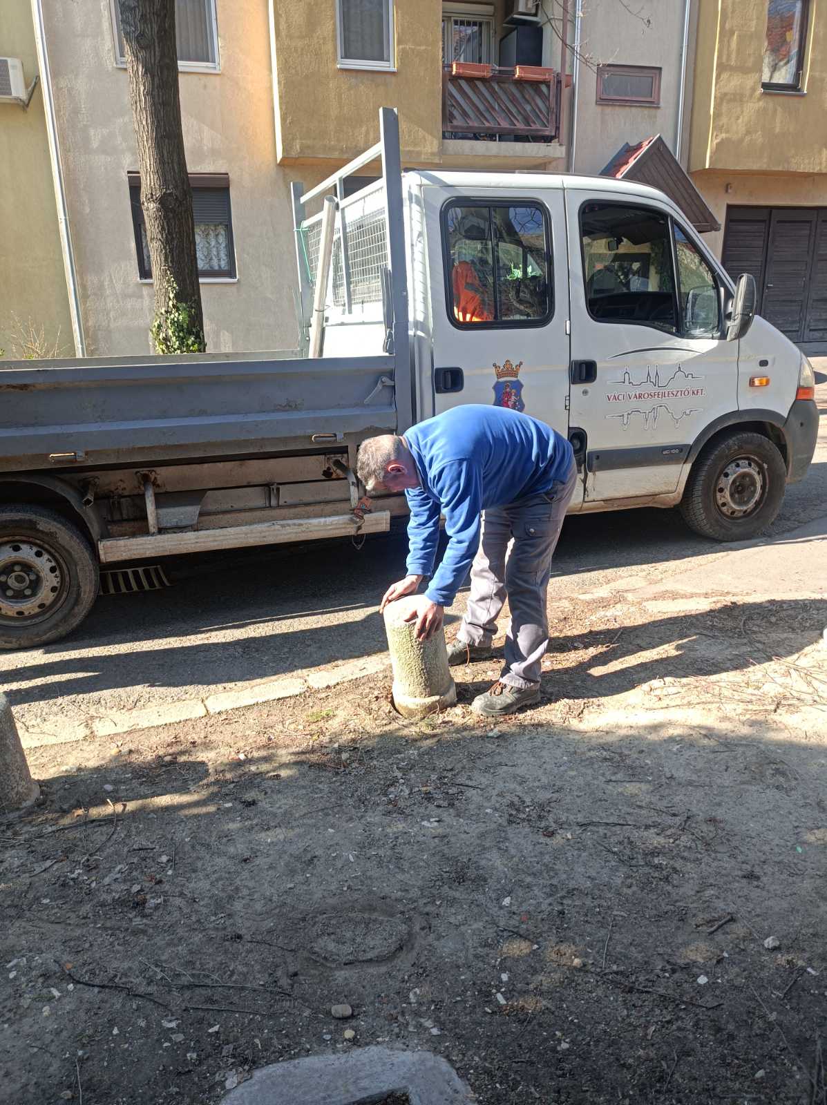 Petőfi utca 62. kőbaba helyreállítása