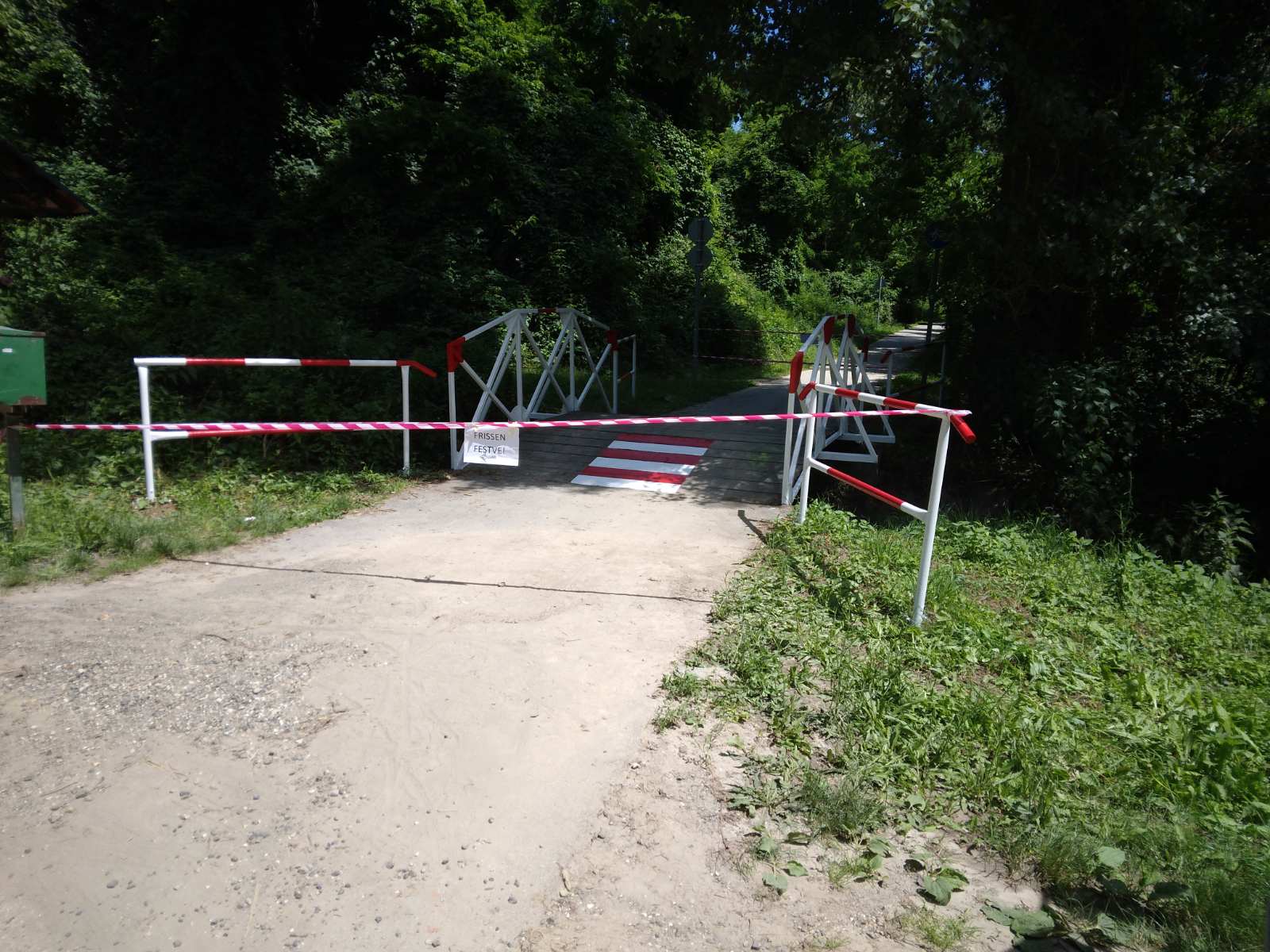 Korlátok festése Bicikli út Verőce felé 3.jpg másolata