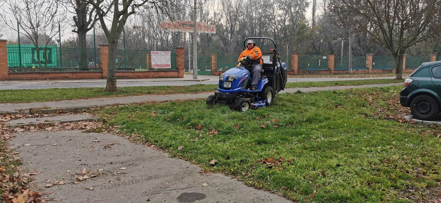 20241119 Traktoros lombgyűjtés Vám u1