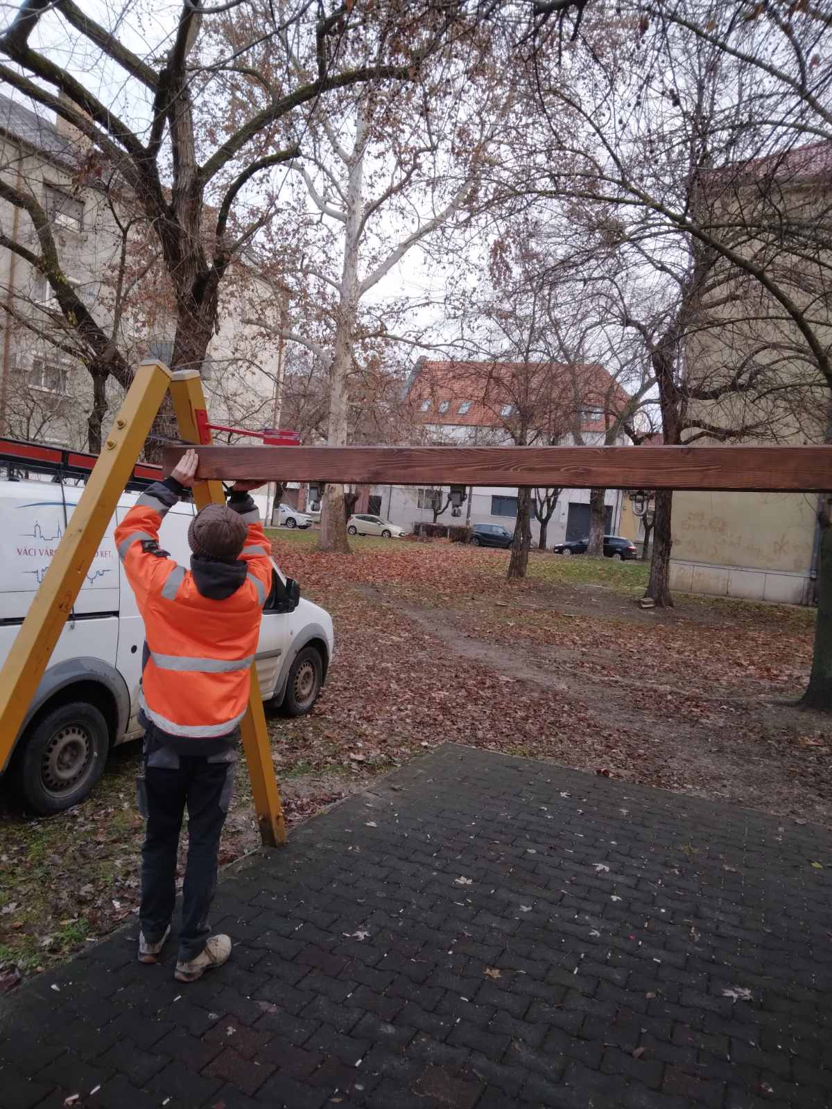 Hintaállvány korhadt alkatrészeinek cseréje Erzsébet u. játszótér.jpg4